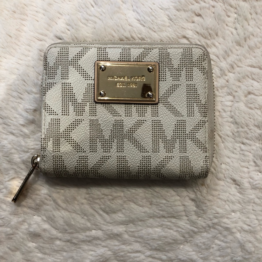 Michael Kors Zip Wallet White with MK Logo